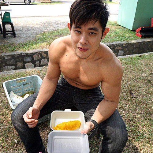 Những anh chàng đắt hàng nhờ 'cởi' vì body quá đẹp - 8
