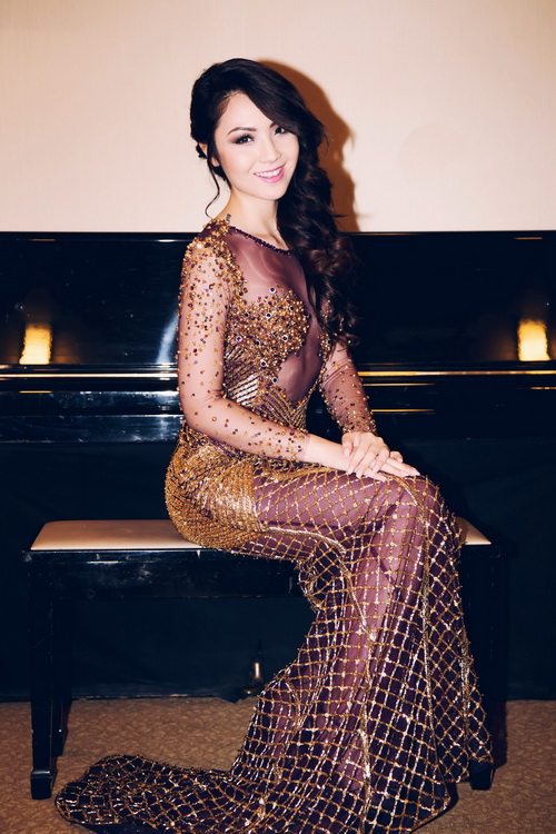 HH Jennifer Chung mặc váy "không nội y" bên mẹ - 7