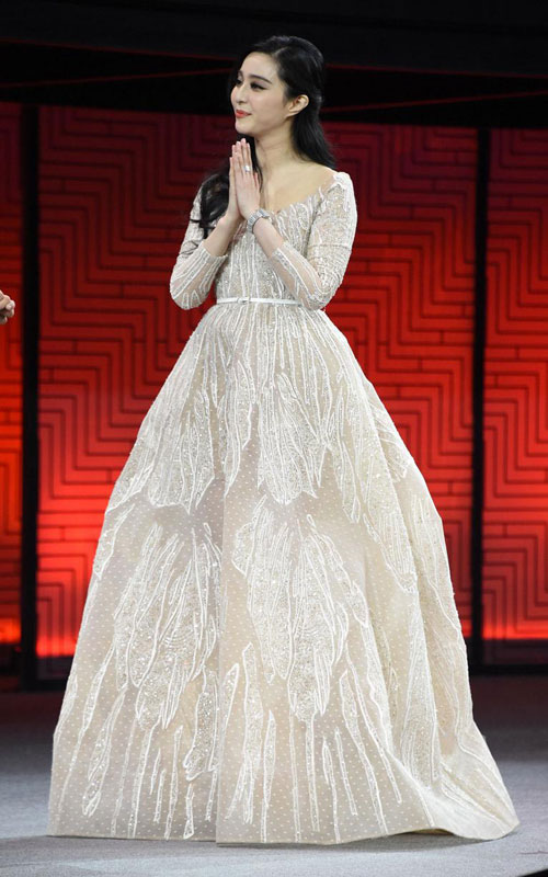 Phạm Băng Băng sắm đầm cao cấp dễ như mua Zara - 8