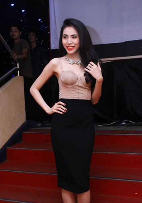 Sao Việt so kè vòng 1 bằng đầm corset - 3