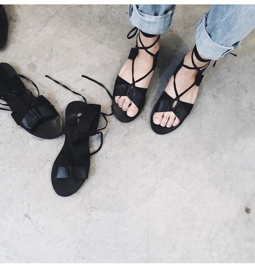 Hé lộ đôi sandal đang làm các cô gái Việt say đắm - 10