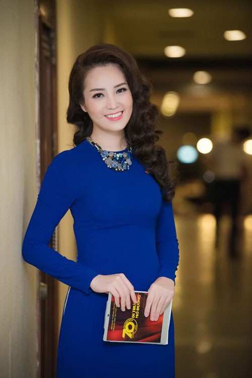 Angela Phương Trinh nâng tầm nhan sắc với sóng tóc gợi cảm - 9