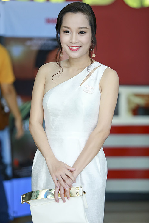 Lã Thanh Huyền bự phấn, Ái Phương mặt loang lổ - 4