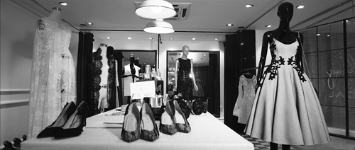 Chung Thanh Phong chi trăm triệu sản xuất phụ kiện cho show diễn - 10