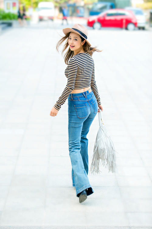 Jennifer Phạm mặc quần jeans khoe vòng 3 cong tròn - 4