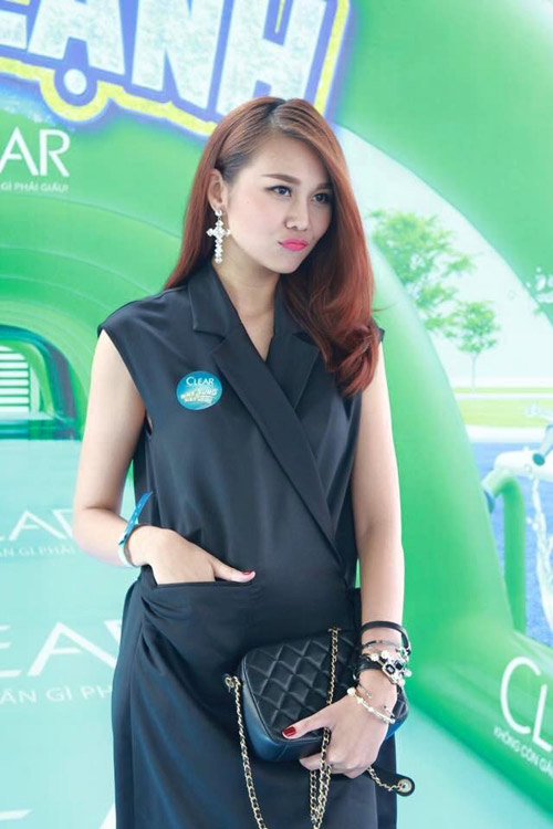 Mỹ nhân Việt ngấm ngầm khoe đường cong với váy vest - 13