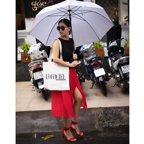 Phụ nữ Sài Gòn mặc gì để xinh đẹp trong ngày mưa - 4
