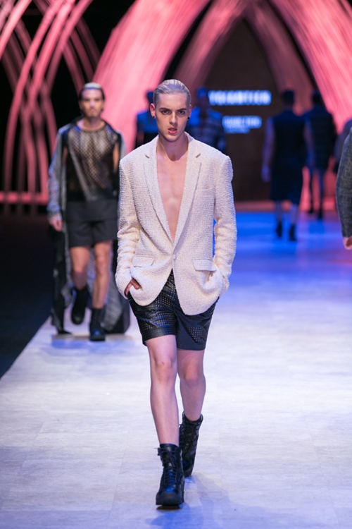 Hai chàng trai thiên tài gây "nhốn nháo" trong ngày 3 VIFW - 12