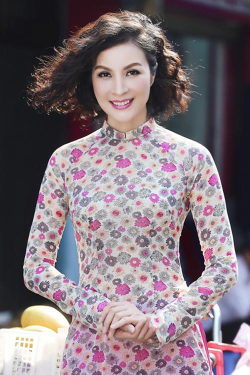 MC Thanh Mai U50 vẫn khiến “hoa ghen, liễu hờn” vì quá đẹp - 7