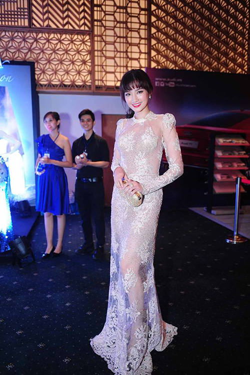 HH Phạm Hương, Angela Phương Trinh làm náo động thảm đỏ - 10