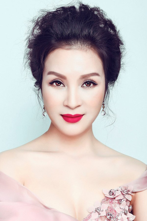 MC Thanh Mai U50 vẫn khiến “hoa ghen, liễu hờn” vì quá đẹp - 4