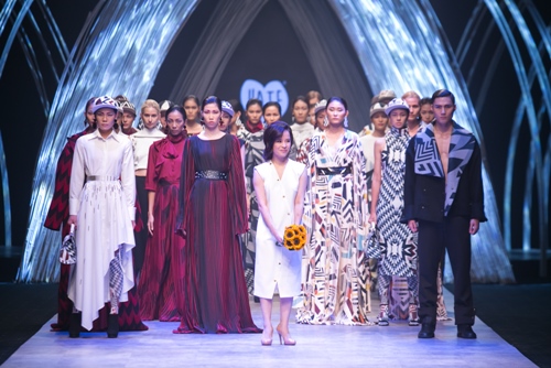 Câu chuyện cổ tích của hai 2 "ái nữ" trong đêm thứ 4 VIFW 2015 - 11