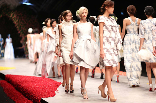 VIFW 2015 chắp cánh giấc mơ trong tim tín đồ thời trang Việt - 7