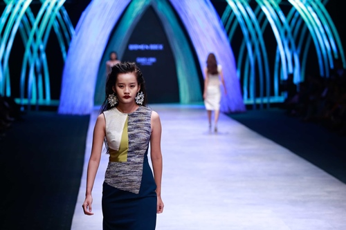 Câu chuyện cổ tích của hai 2 "ái nữ" trong đêm thứ 4 VIFW 2015 - 14