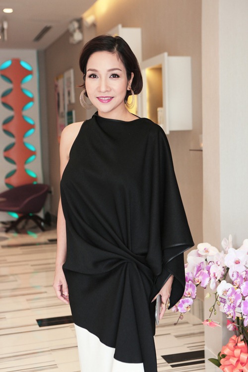 Tuần qua: Diva Mỹ Linh, HH Giáng My đẹp phát ghen ở tuổi U50 - 3