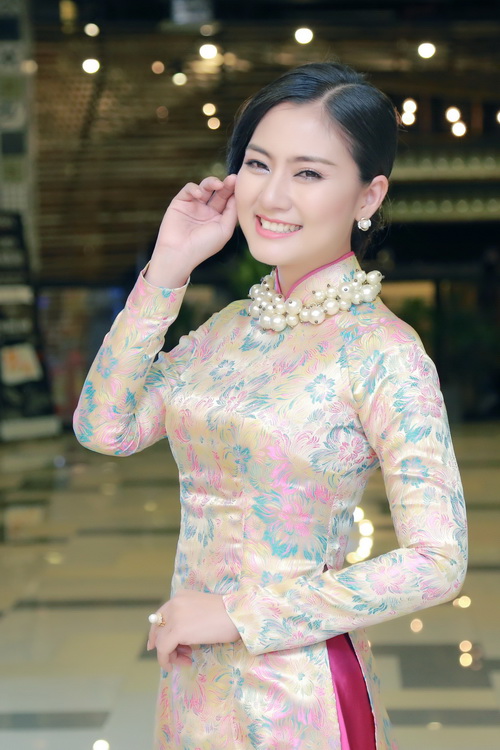 Hương Giang Idol lúng túng vì mặc quần bó chẽn - 13