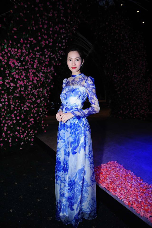HH Phạm Hương, Angela Phương Trinh làm náo động thảm đỏ - 6