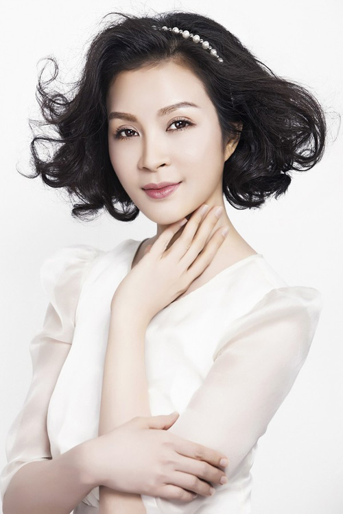 MC Thanh Mai U50 vẫn khiến “hoa ghen, liễu hờn” vì quá đẹp - 17