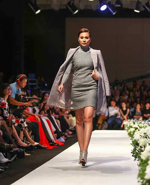 Hoàng Yến vẫn diễn catwalk dù đã tuyên bố giải nghệ - 15