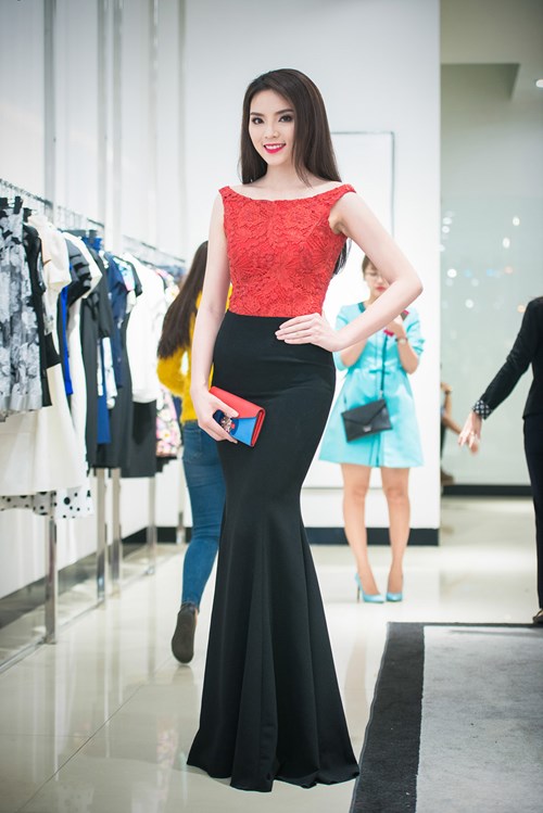 Gam màu tôn da nịnh dáng của 5 hoa hậu Việt hot nhất - 14
