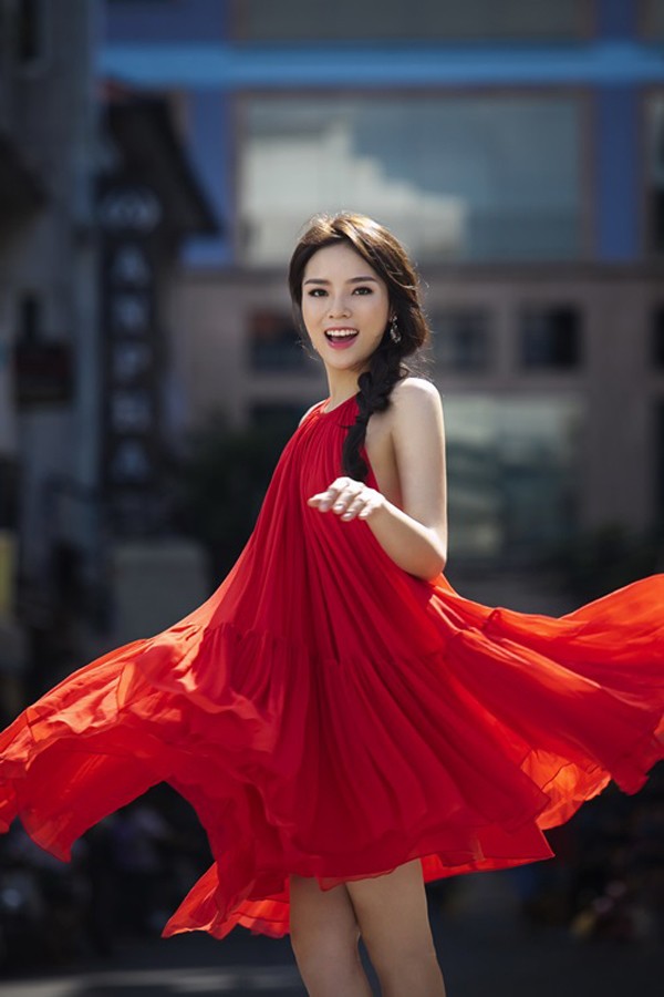 Gam màu tôn da nịnh dáng của 5 hoa hậu Việt hot nhất - 15
