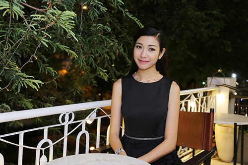 Á hậu Thúy Vân: Mặc an toàn là tôn trọng người đối diện - 2
