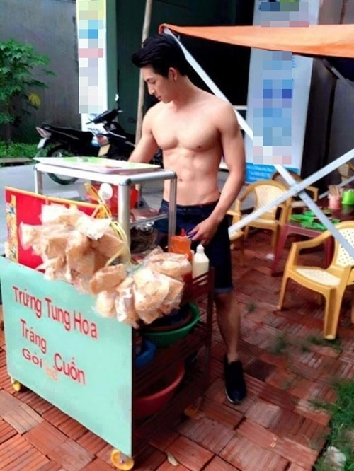 'Truy lùng' danh tính hot boy 6 múi bán bánh tráng - 1