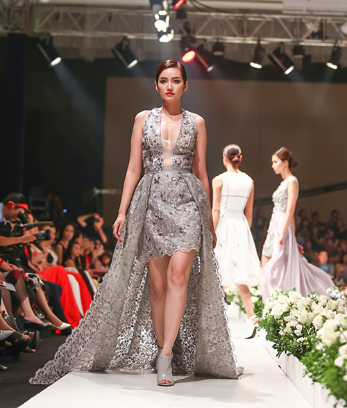 Hoàng Yến vẫn diễn catwalk dù đã tuyên bố giải nghệ - 18