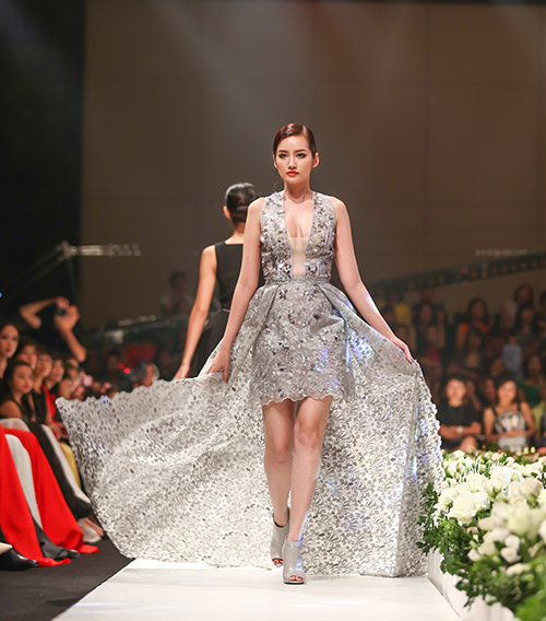 Hoàng Yến vẫn diễn catwalk dù đã tuyên bố giải nghệ - 17