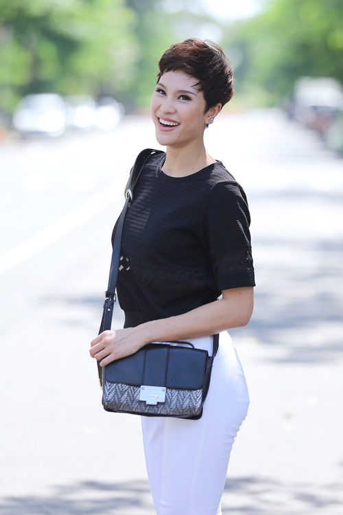 Phương Mai khoe street style đa dạng trong nắng Sài Gòn - 11