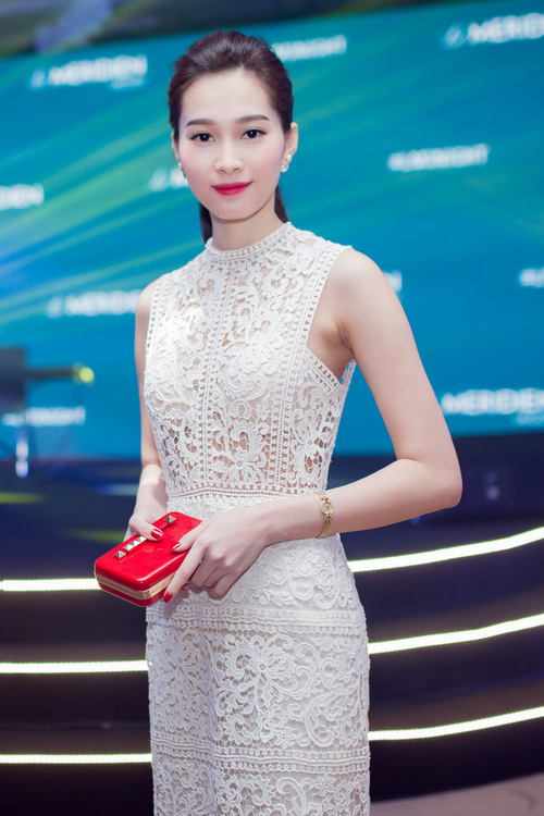 Gam màu tôn da nịnh dáng của 5 hoa hậu Việt hot nhất - 11