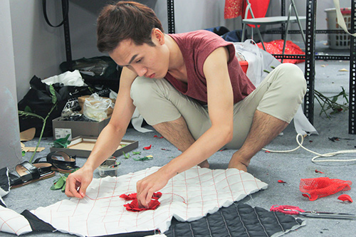 project runway tap 1: thi sinh tranh nhau khan trai ban de may ao - 9