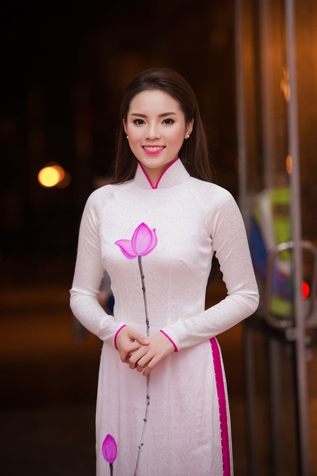 kieu hoa tiet ao dai hoa hau viet nao cung phai co - 15