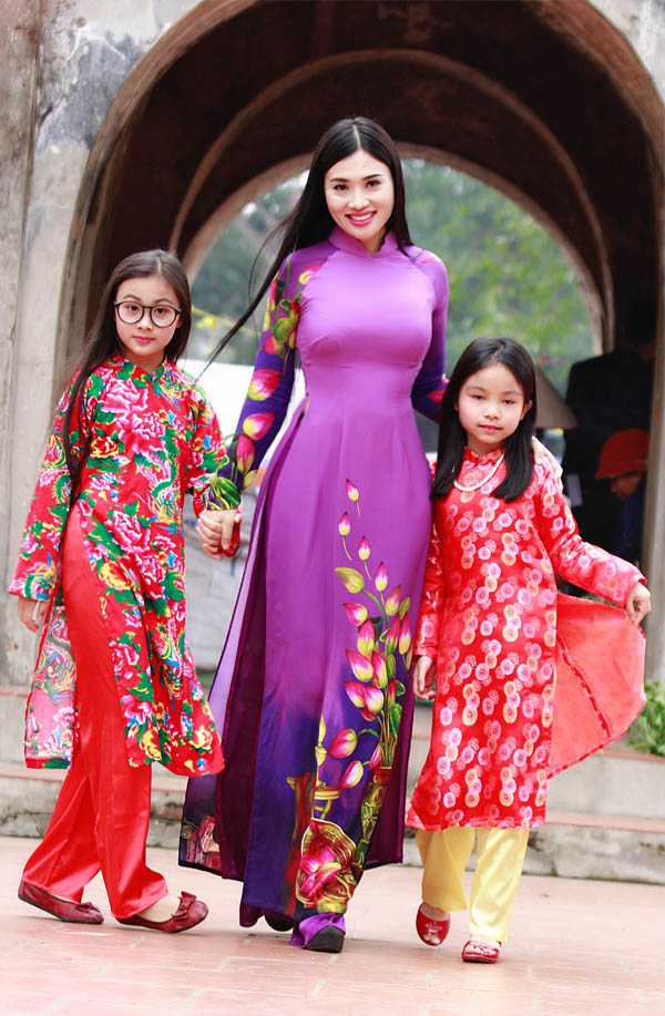 mau nhi don tet rang ngoi voi ao dai hoa tiet hot nhat nam - 4