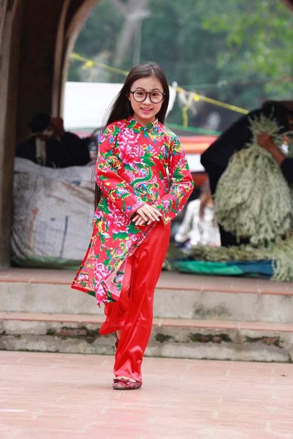 mau nhi don tet rang ngoi voi ao dai hoa tiet hot nhat nam - 11