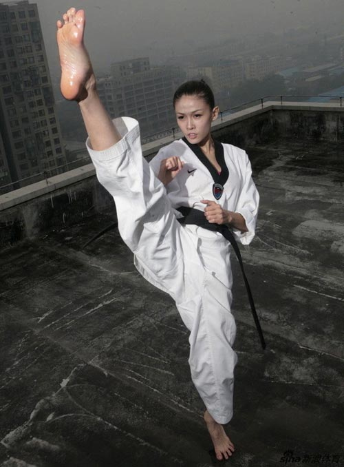 2 kieu nu lang taekwondo khien phai manh say dam - 6
