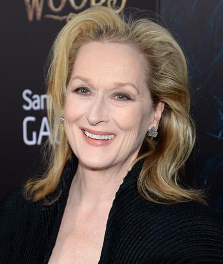 Ngôi sao gạo cội Meryl Streep cũng là một tên tuổi lớn quyết tâm nói “không” với phẫu thuật thẩm mĩ: “Tôi thực sự thấu hiểu nỗi thất vọng đi kèm với việc già đi, đặc biệt là với một người phụ nữ. Nhưng tôi nghĩ người ta trông thật buồn cười khi tự đi làm đông cứng khuôn mặt mình”.