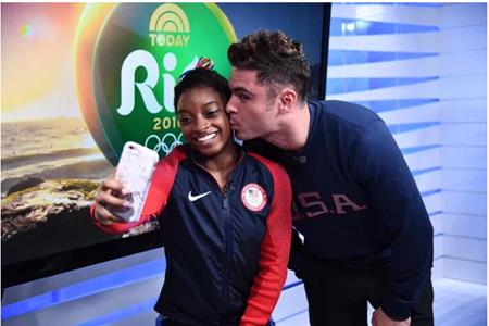 Zac Efron bị “đánh ghen” vì dám cả gan thân mật siêu sao Olympic