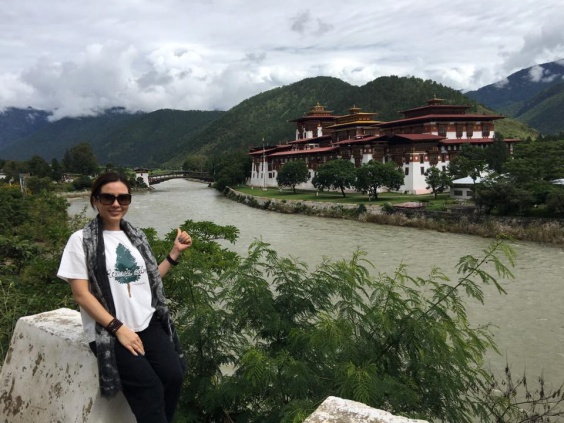Bhutan có thiên nhiên trong lành, người dân hạnh phúc và thân thiện, họ có niềm tin lớn vào những giá trị của đất nước và Đạo Phật.