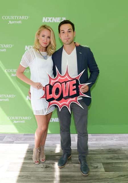 Anna Camp và Skylar Astin nên duyên nhờ bộ phim “Pitch perfect”