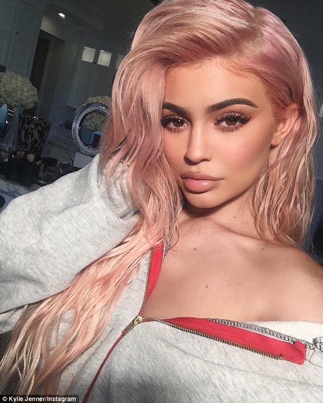 Kylie Jenner liên tục dính những tin đồn về việc phẫu thuật thẩm mỹ để làm đẹp