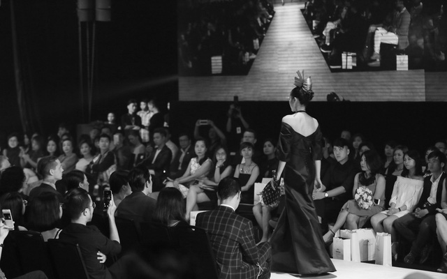 Thế nhưng, khả năng catwalk chuyên nghiệp của Kỳ Duyên gây bất ngờ và nhận được nhiều sự cổ vũ của khán giả.