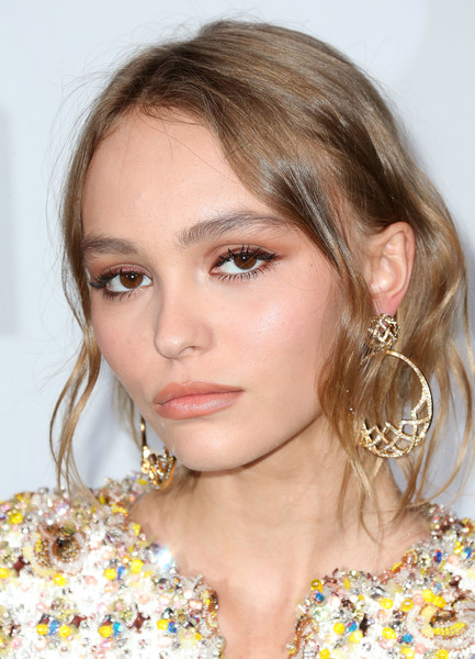  Lily-Rose Depp liên tục được mời dự các tuần lễ thời trang danh tiếng.