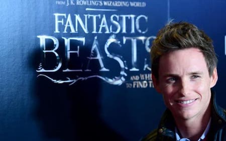 Eddie Redmayne đảm nhận vai chính trong loạt phim “Fantastic beasts”