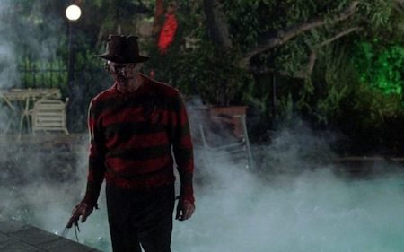 “A nightmare on Elm street” (1980) kể về Freddy Krueger, một kẻ giết người hàng loạt bằng cách đi vào giấc mơ của nạn nhân và giết họ, ai bị giết trong giấc mơ cũng sẽ bị chết thật ngoài đời. Chính điều này đã khiến Freddy Krueger trở thành nhân vật luôn gây ám ảnh cho nhiều thế hệ khán giả trên toàn thế giới. Freddy Krueger thậm chí còn được xếp hạng là kẻ phản diện thứ 40 trong Danh sách 100 anh hùng và kẻ phản diện của Viện phim Mỹ.