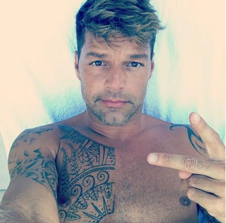 Mức độ phong trần, lịch lãm của Ricky Martin chưa bao giờ suy giảm