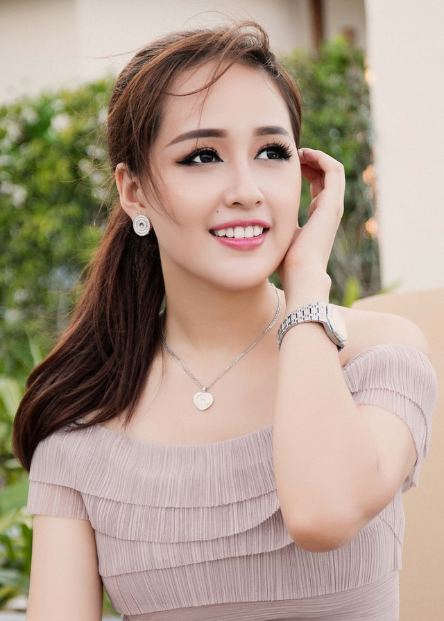 Mai Phương Thúy lên tiếng khi bị nghi photoshop giấu vòng eo mỡ