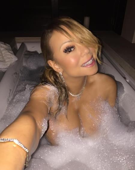 Mariah Carey khiến nhiều fan nam phải “đỏ mặt” khi chụp ảnh tự sướng ngay trong bồn tắm