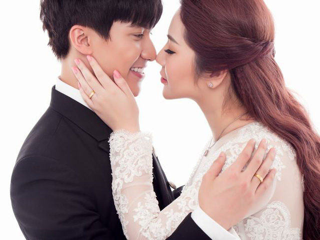 Đăng Dũng - Dũng Bino “dũng sĩ mới” của 5s online ngọt ngào bên cô dâu Dạ Ly.