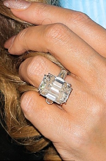 Mariah Carey đã được tặng nhẫn đính hôn trị giá 8 triệu bảng Anh